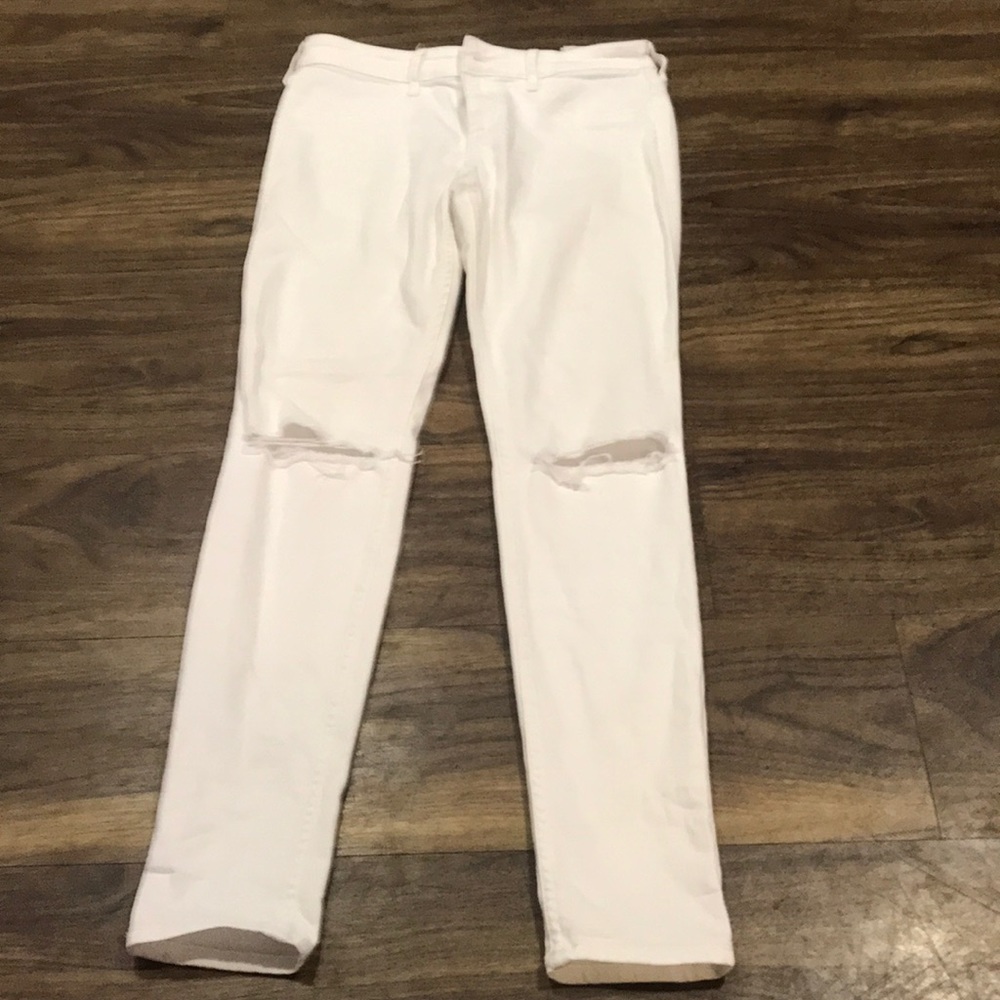 {Hollister} white distressed skinny jeans